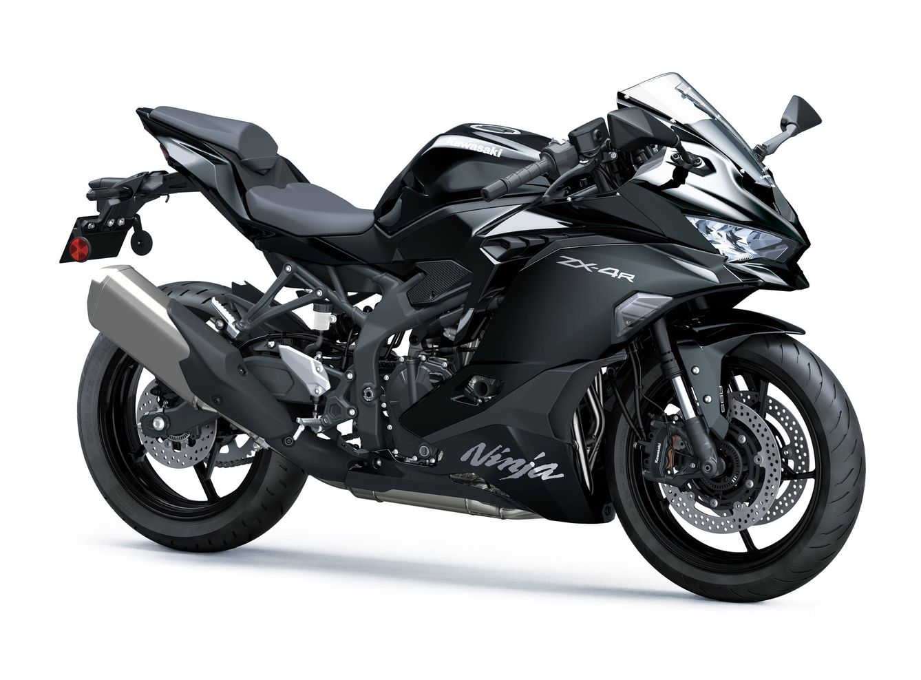 De las tres nuevas motos superdeportivas de Kawasaki, la ZX-4R es la más asequible.