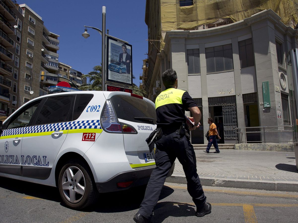 Foto: Policía local en Málaga. (EFE/ Daniel Pérez)