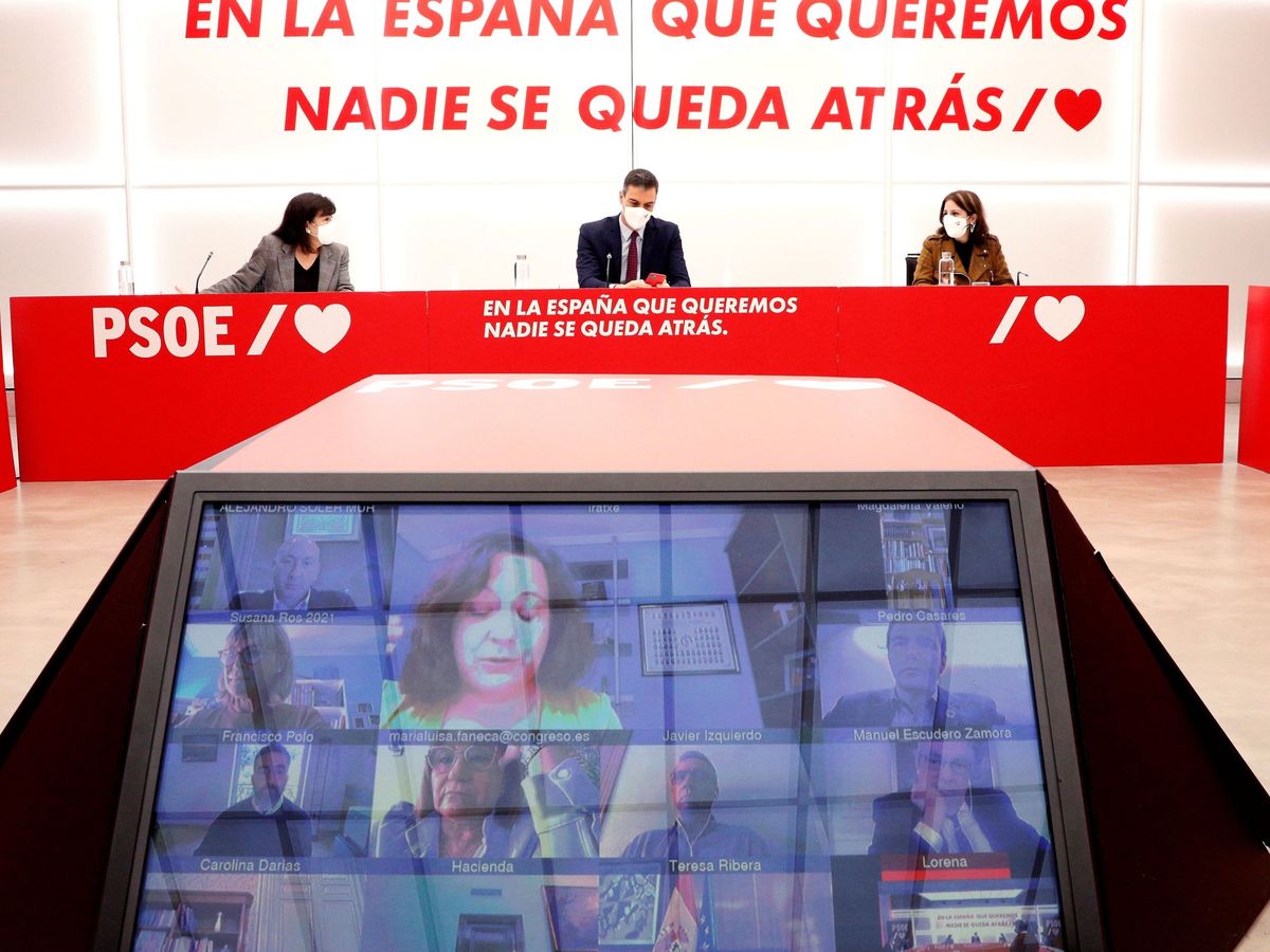 Foto:  El presidente del Gobierno, Pedro Sánchez (c), preside la ejecutiva del PSOE en Madrid en noviembre. (EFE)