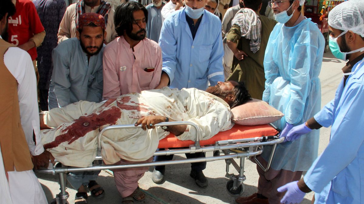 Tres atentados suicidas en mezquitas sacuden Pakistán  y dejan más de 50 muertos