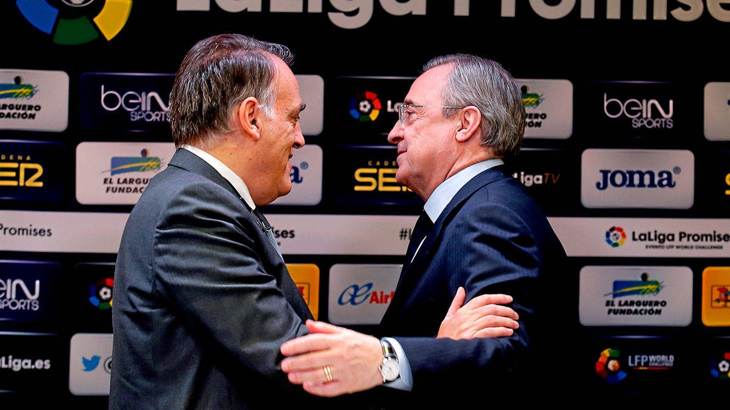 Javier Tebas, presidente de LaLiga, y Florentino Pérez, presidente del Real Madrid. (EFE/Juan García)