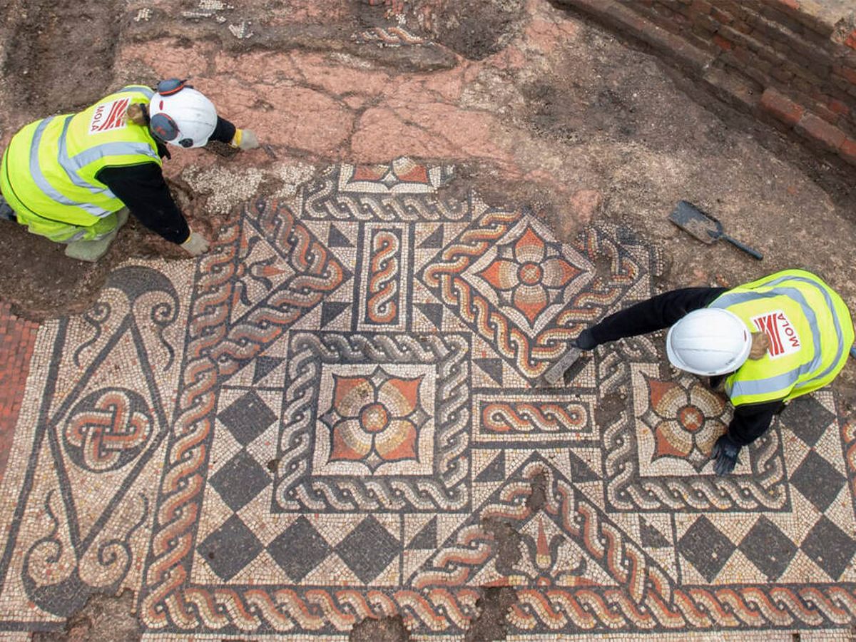 Foto: Descubren el mosaico romano más grande de Londres. (MOLA)