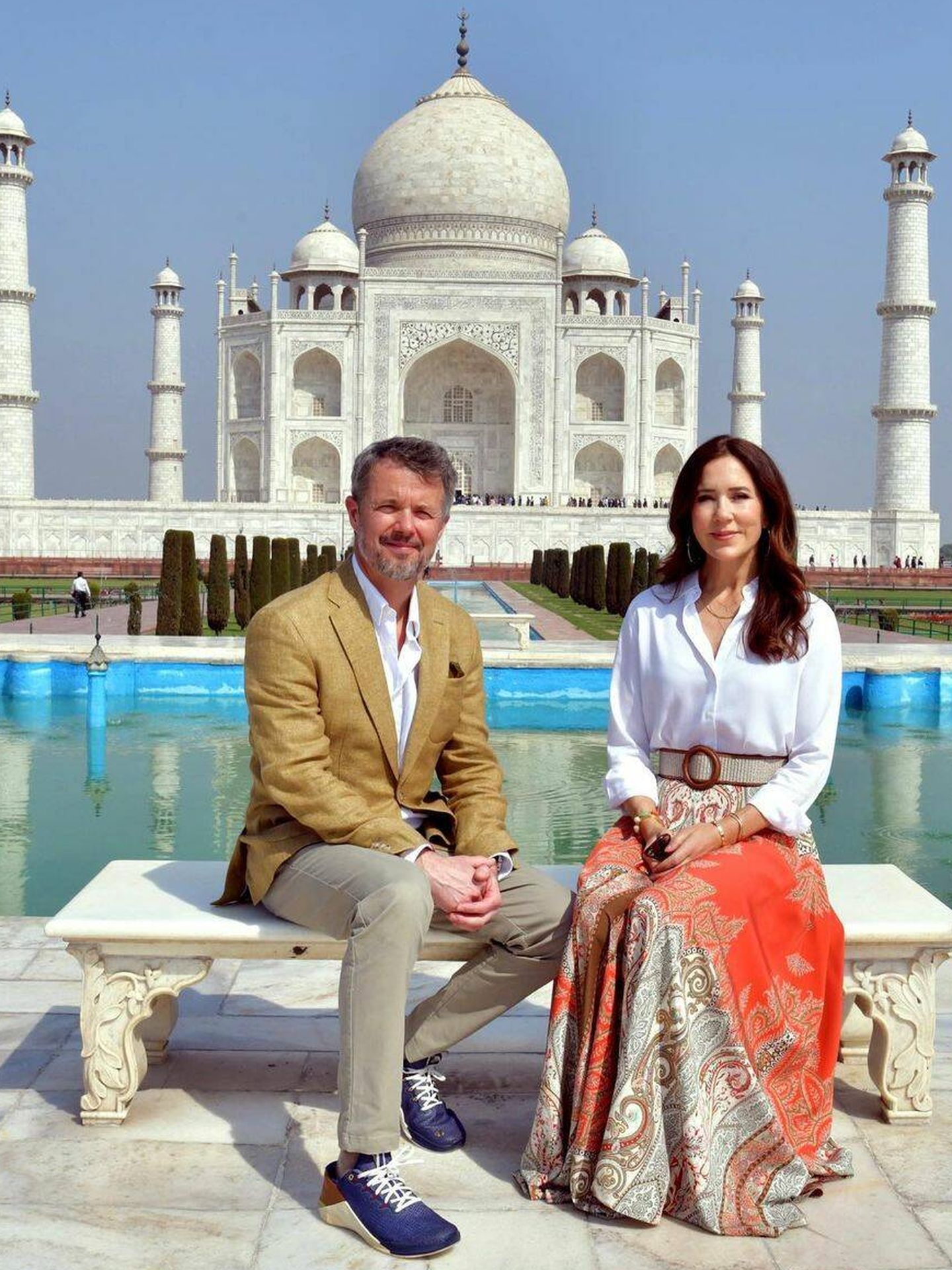 La princesa Mary de Dinamarca, con la misma falda en su viaje reciente a la India. (Instagram/@detdanskekongehus)