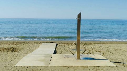 La sequía llega a la playa: Rincón de la Victoria cierra sus 57 duchas para ahorrar agua