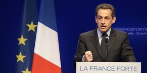 Sarkozy insiste en retar a Hollande a tres debates televisados mientras su rival se niega