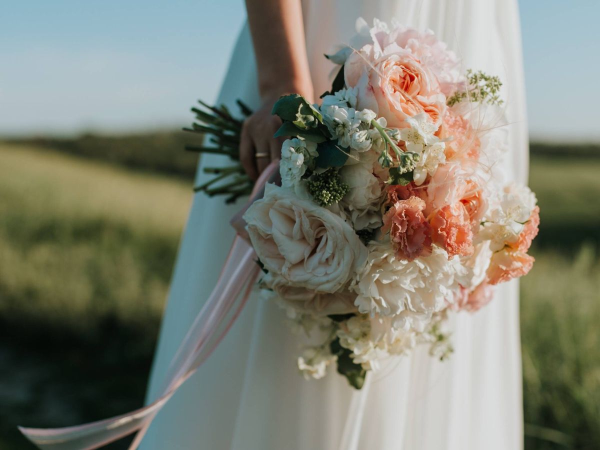 Foto: Las claves para elegir tu ramo de novia perfecto según la época de tu boda. (Pexels/Dmitry Zvolskiy)