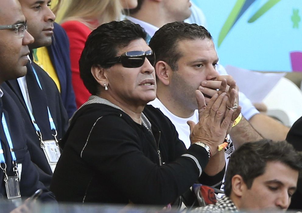 Foto: Maradona anima a su selección en el partido que enfrentó a Argentina y a Irán.