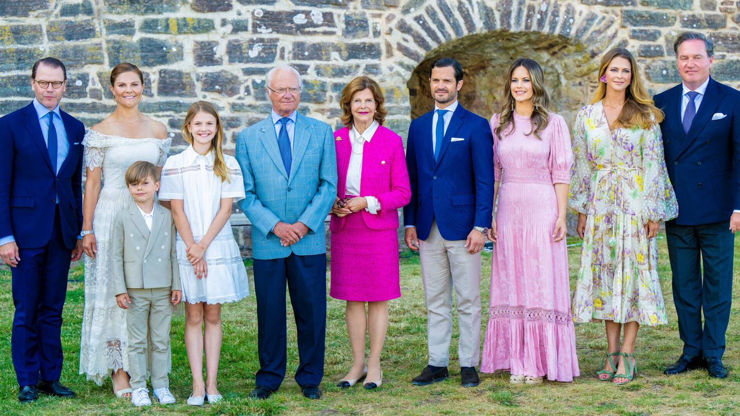 Magdalena y Chris, a la derecha, con la familia real, en el 46º cumpleaños de la princesa Victoria. (Gtres)