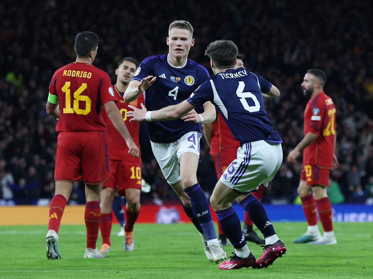 Foto: Scott McTominay celebra uno de sus goles ante España en Glasgow. (Reuters/Lee Smith).