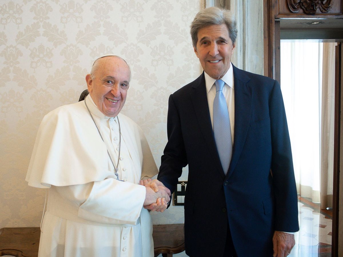 Foto: John Kerry con el Papa Francisco durante su visita a Italia y al Vaticano. EFE 