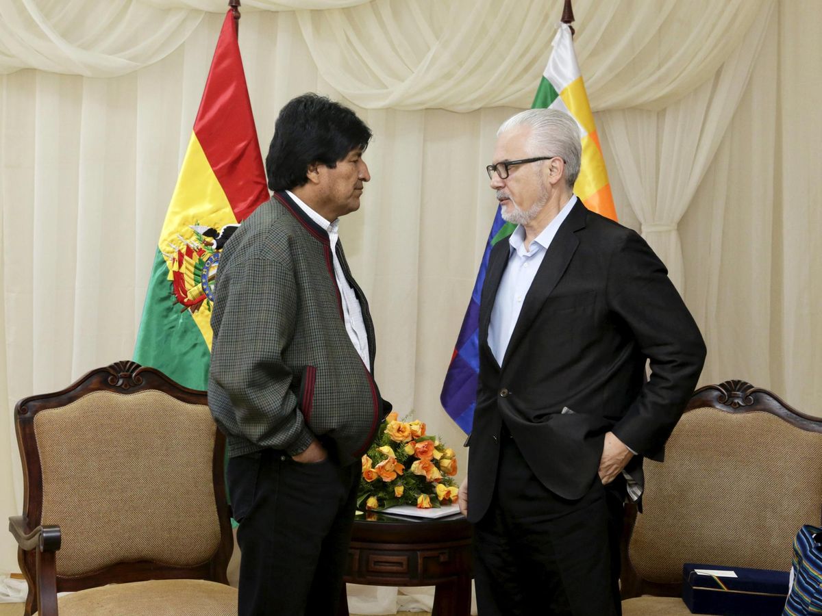 Foto: Imagen de archivo de Evo _Morales conversando con Garzón. (Reuters)