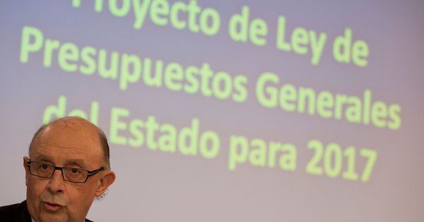 Foto: El ministro Cristóbal Montoro presenta el proyecto de los PGE. (Reuters)