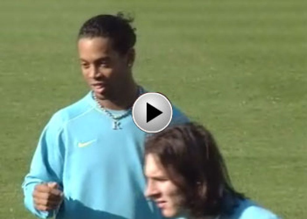 Foto: Ronaldinho vuelve a reír en un entrenamiento con el grupo