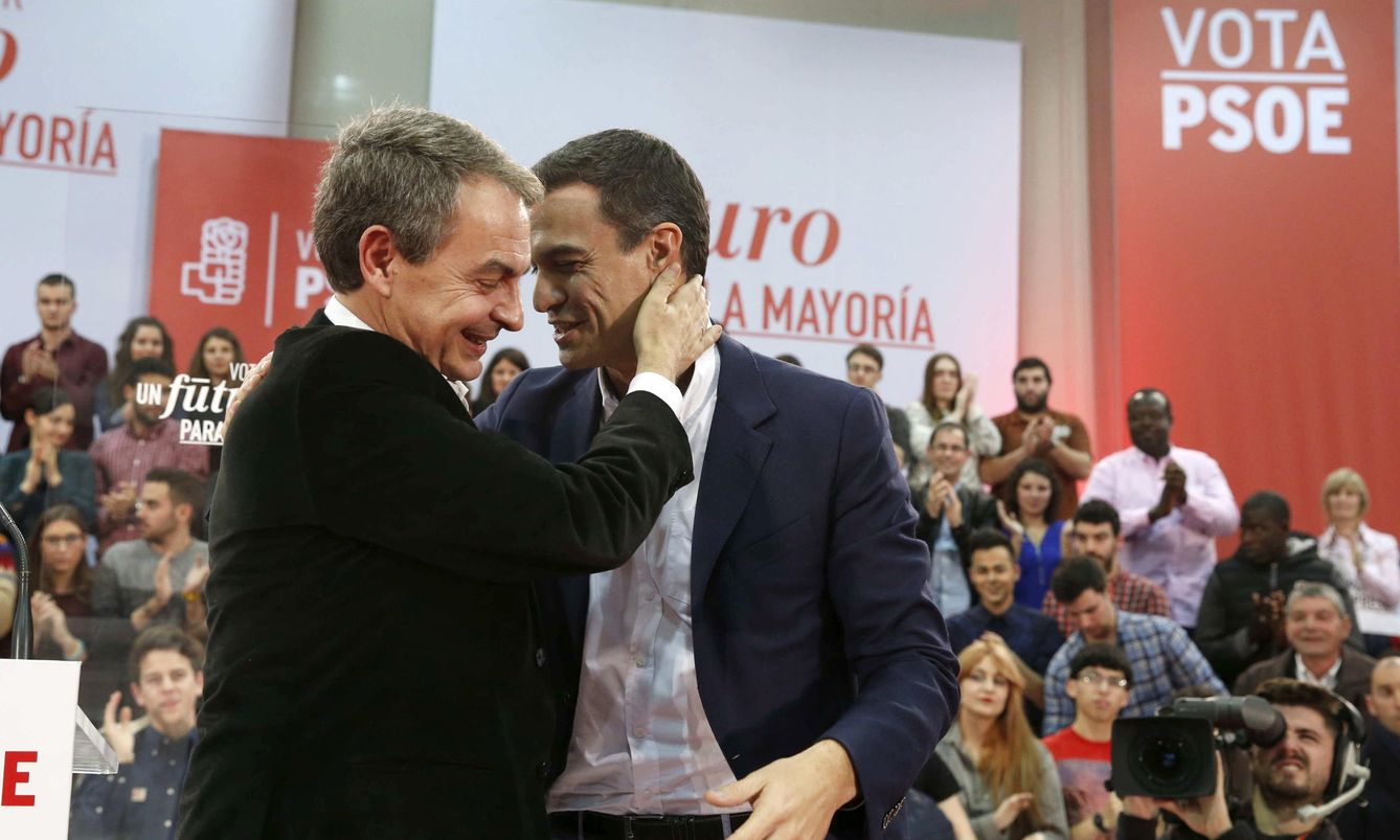 Pedro Sánchez y José Luis Rodríguez Zapatero, en Gijón, este 10 de diciembre. (EFE)