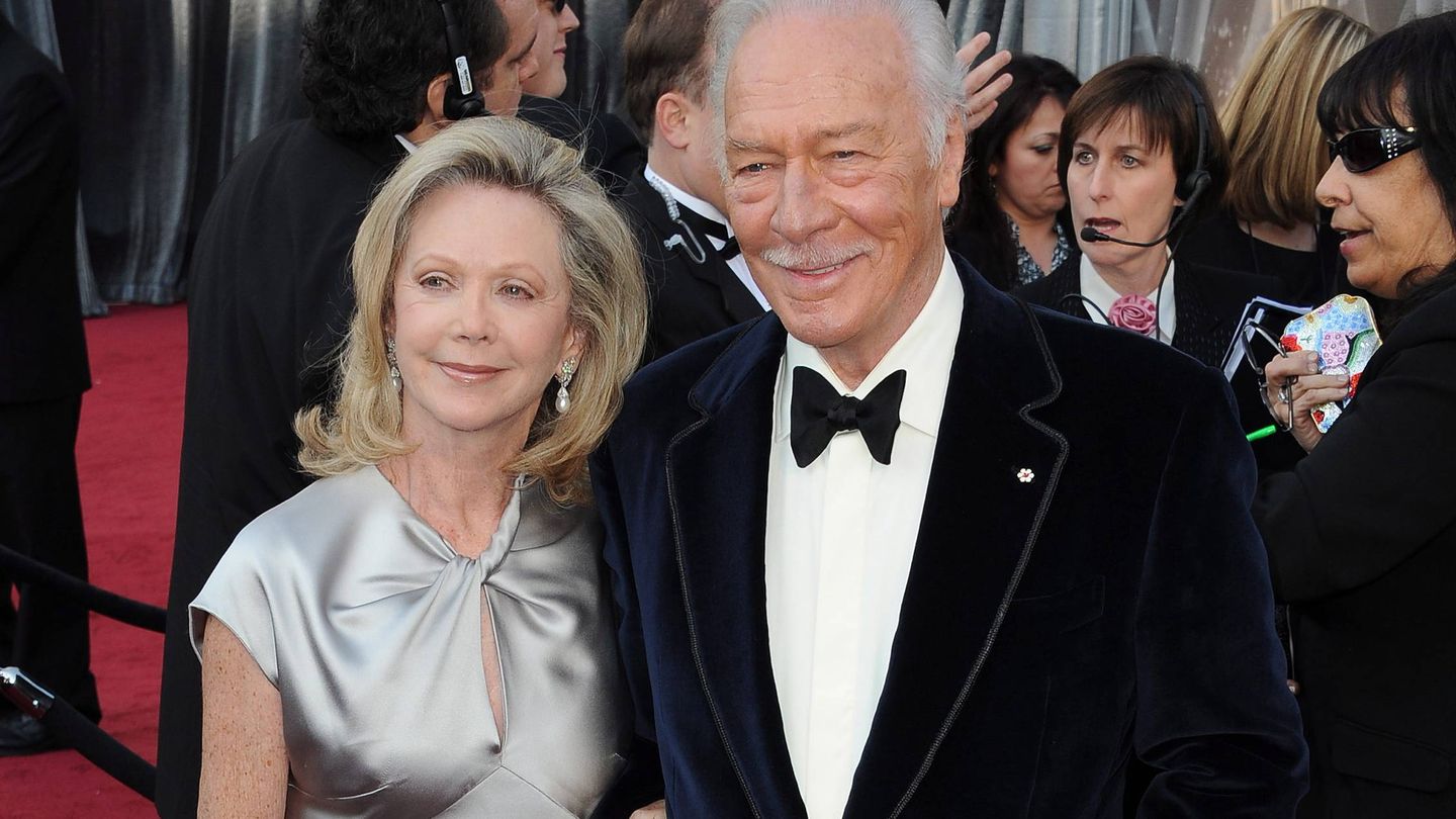 Christopher Plummer y su esposa, Elaine Taylor, en la ceremonia de los Oscar 2012. (EFE)