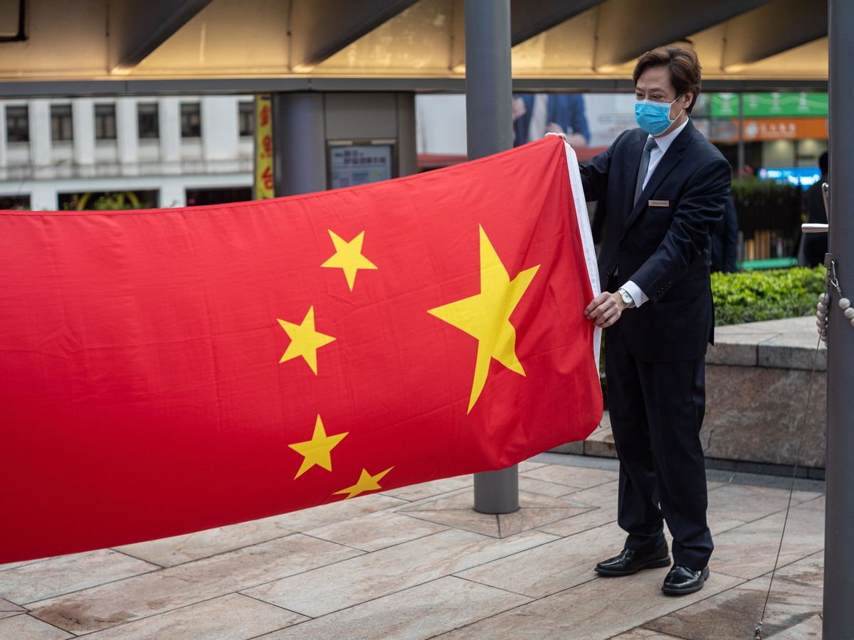 Foto: Bandera China en Hong Kong (Reuters)