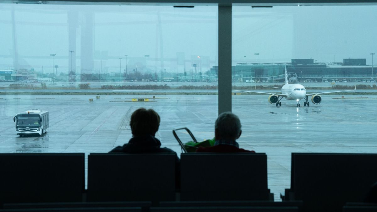 Cancelaciones y retrasos en el aeropuerto de Barcelona por lluvias intensas en el litoral