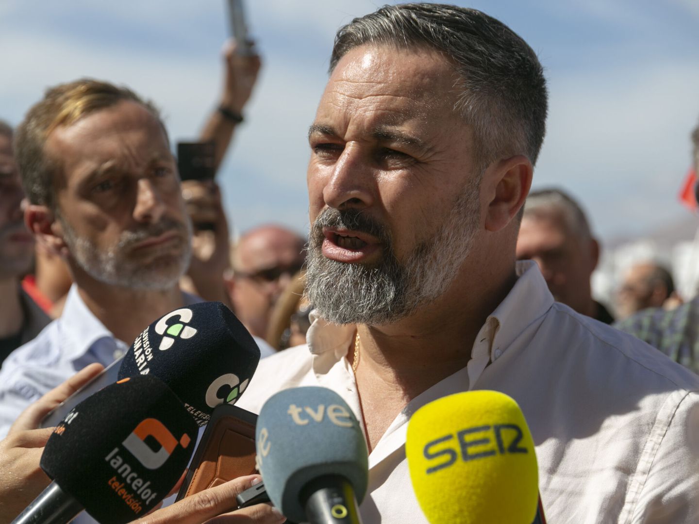 Abascal dice que Vox no va a entrar al debate de Junts sobre una ...