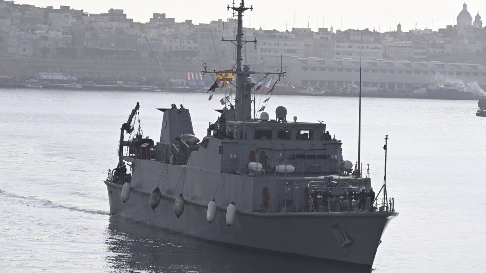 Un cazaminas español localiza en el Mediterráneo tres peligrosos artefactos de la Segunda Guerra Mundial a solo 100 metros de profundidad