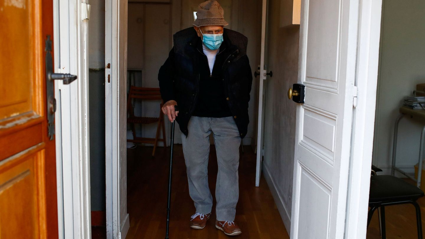 Chenay atiende a los enfermos de coronavirus desde su casa. (Reuters)