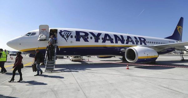 Foto: Imagen de archivo de un avión de Ryanair. (EFE) 