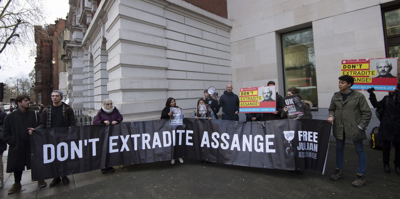 Manifestación en Londres en contra de la extradición de Assange. (EFE)