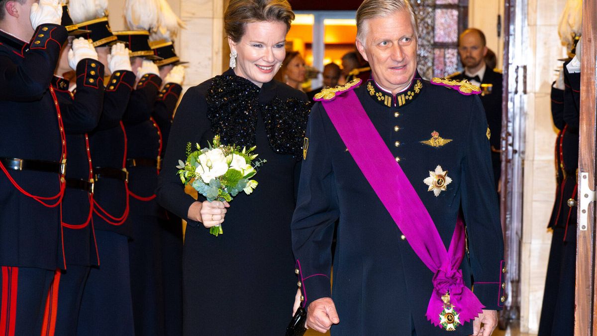 Matilde de Bélgica y el detalle chic de su vestido de estreno para el concierto de gala por el 10º aniversario de reinado