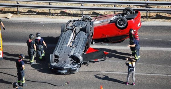 Foto: Accidente de tráfico en la A-2 en sentido Madrid. (EFE)