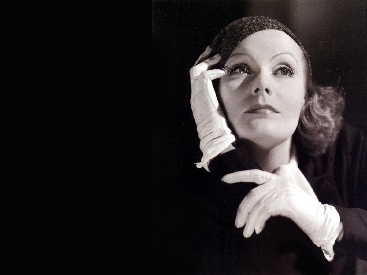 Foto: Greta Garbo, posando para el departamento publicitario de MGM. (Warner)