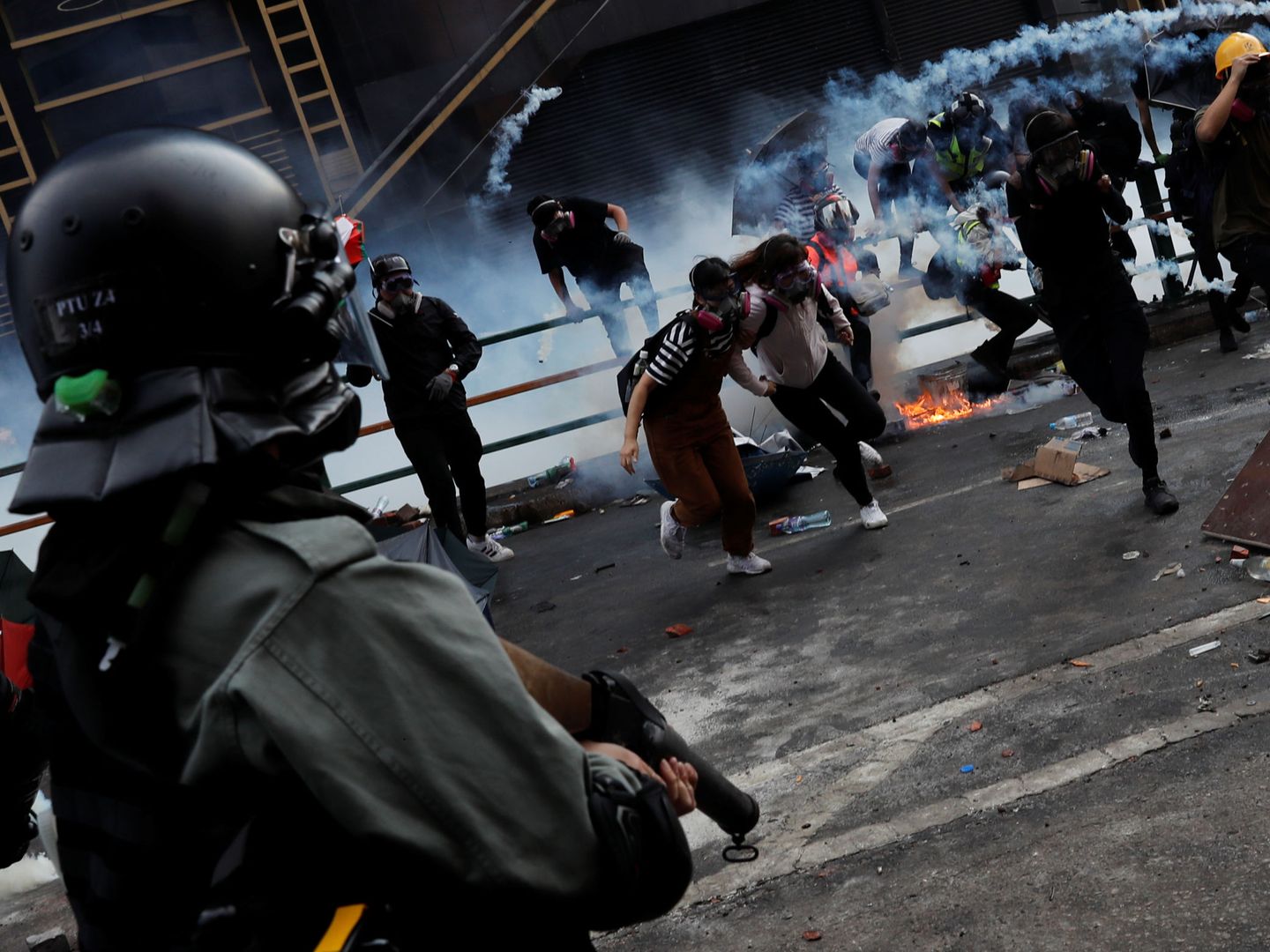 Enfrentamientos entre policías y manifestantes en la Universidad Politécnica. (Reuters)