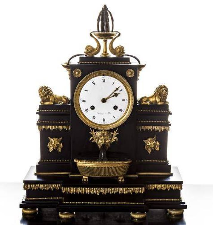 Reloj en mármol negro belga y bronce dorado al mercurio del anticuario El Clásico.