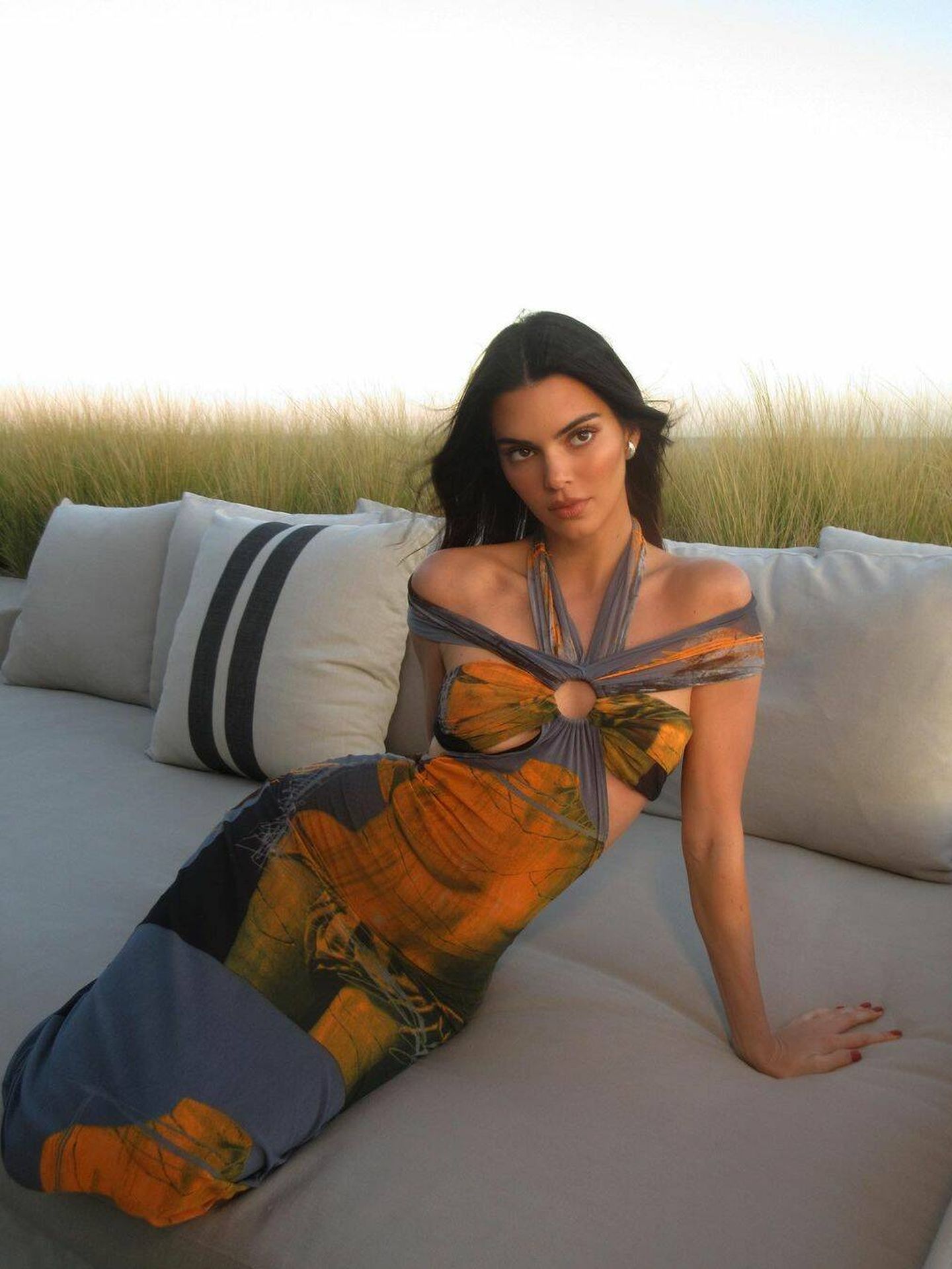 Kendall Jenner, con pendientes de Alighieri. (Instagram @kendalljenner)