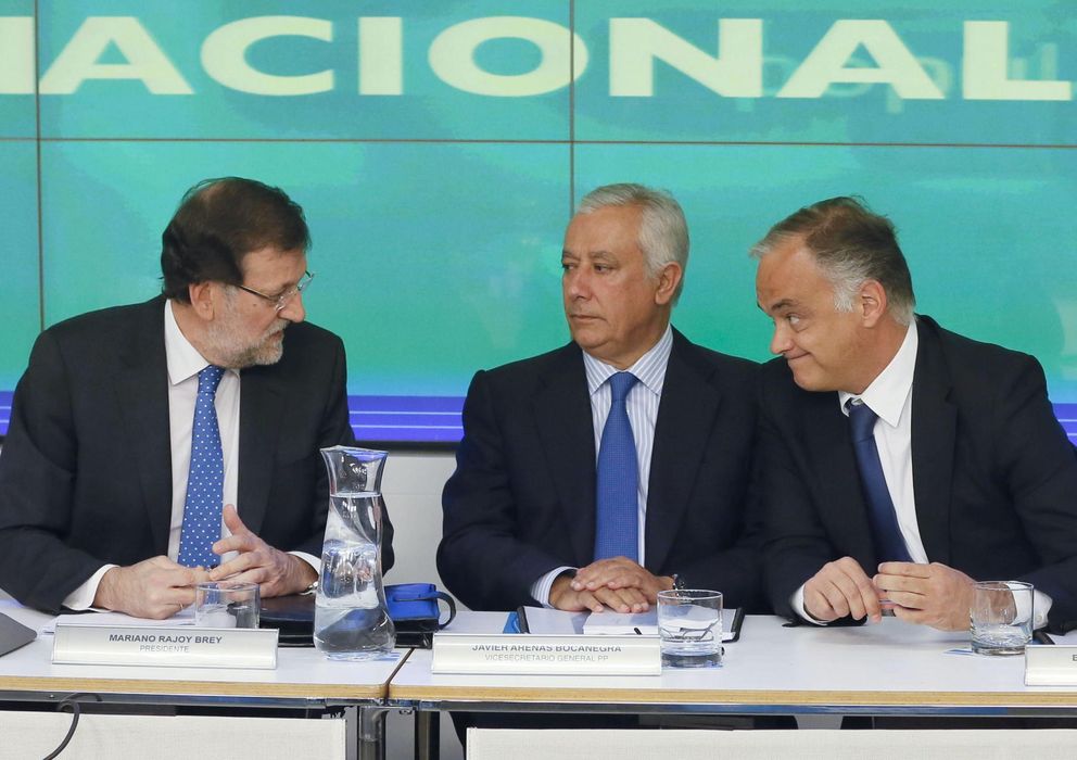 Foto: Rajoy con Arenas y González Pons. (EFE)