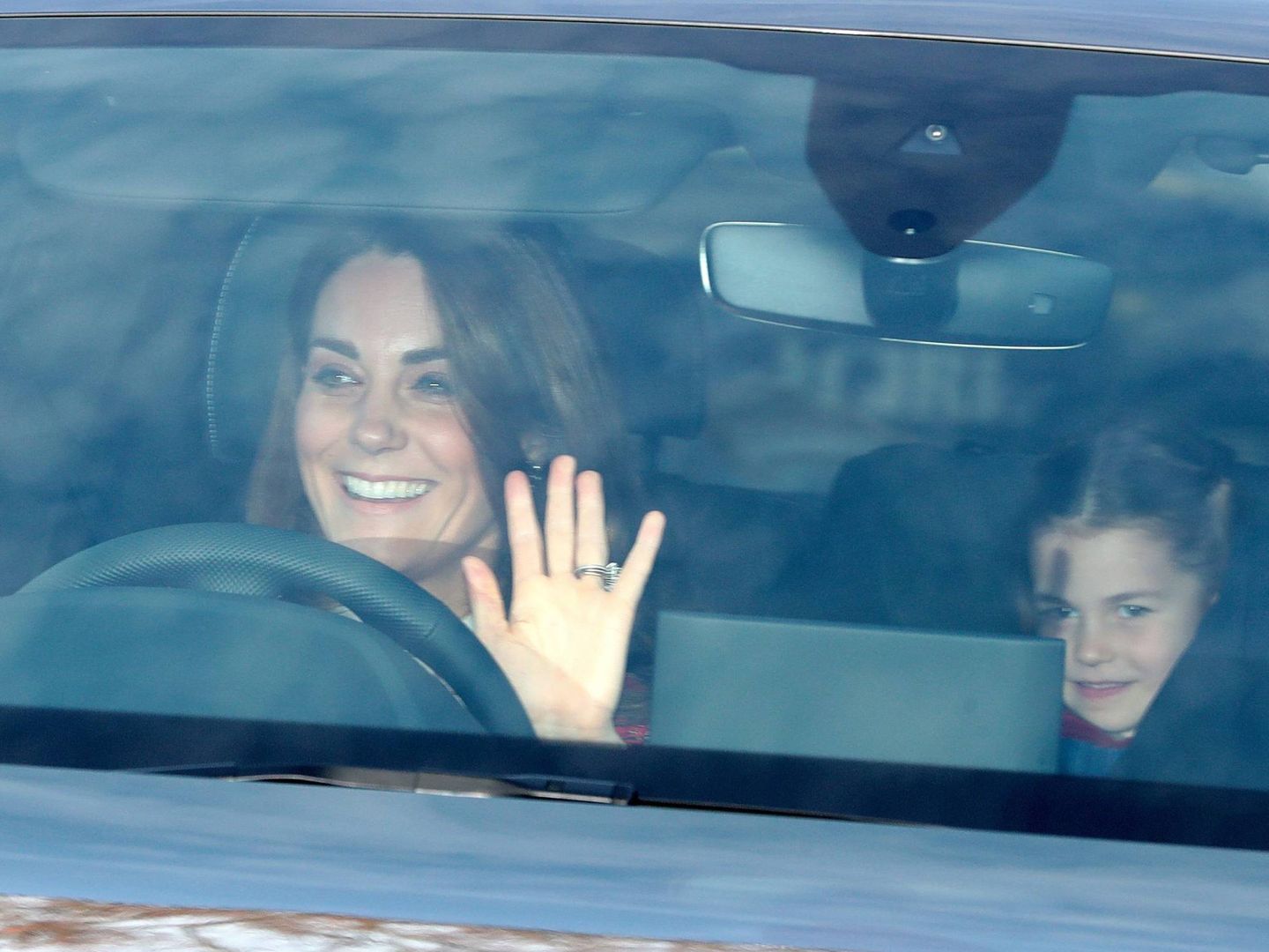 Kate Middleton asiste al palacio de Buckingham para el almuerzo de Navidad. (Cordon Press)