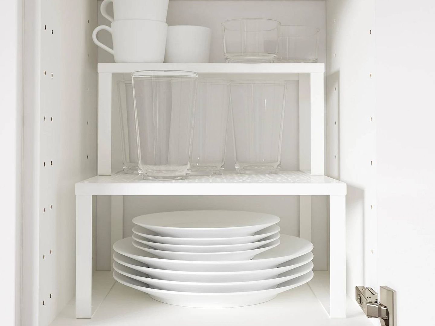 Multiplica el espacio de tus armarios gracias al estante VARIERA de Ikea. (Cortesía)