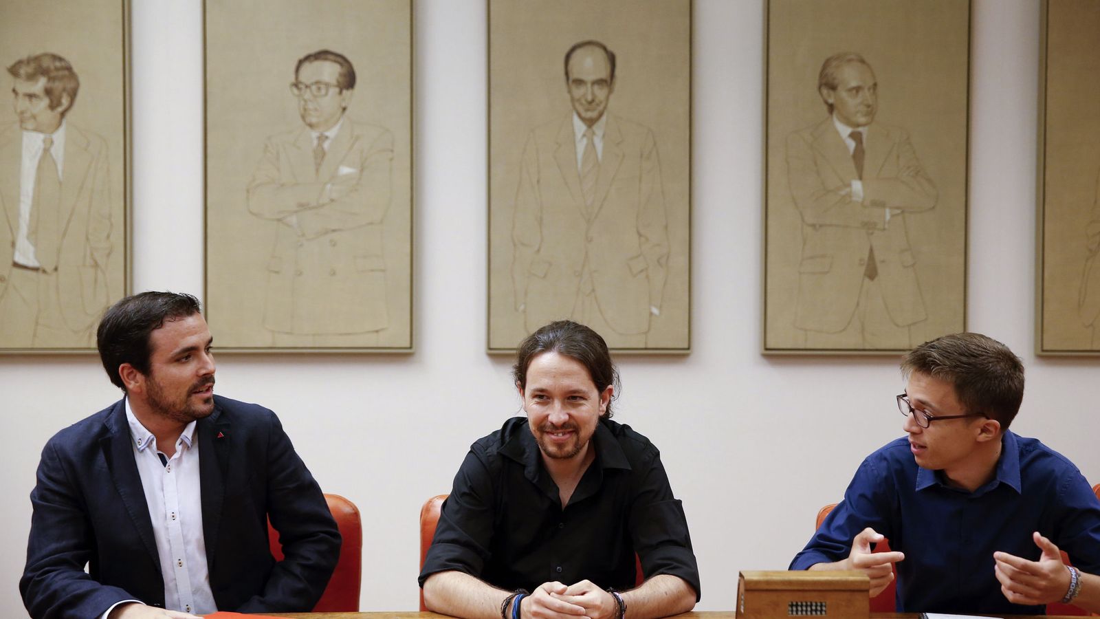 Foto:  Los líderes de IU y de Podemos, Alberto Garzón (i) y Pablo Iglesias (c), respectivamente, y el portavoz parlamentario de Podemos, Íñigo Errejón. (EFE)