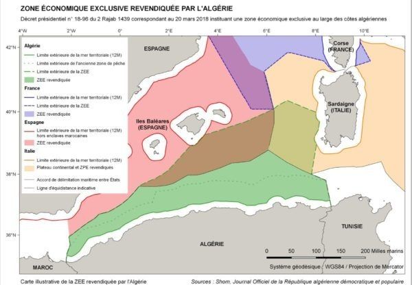 Uno de los polémicos mapas argelinos que reflejan las zonas marítimas y económicas de España, Italia y Argelia, con las nuevas pretensiones argelinas.