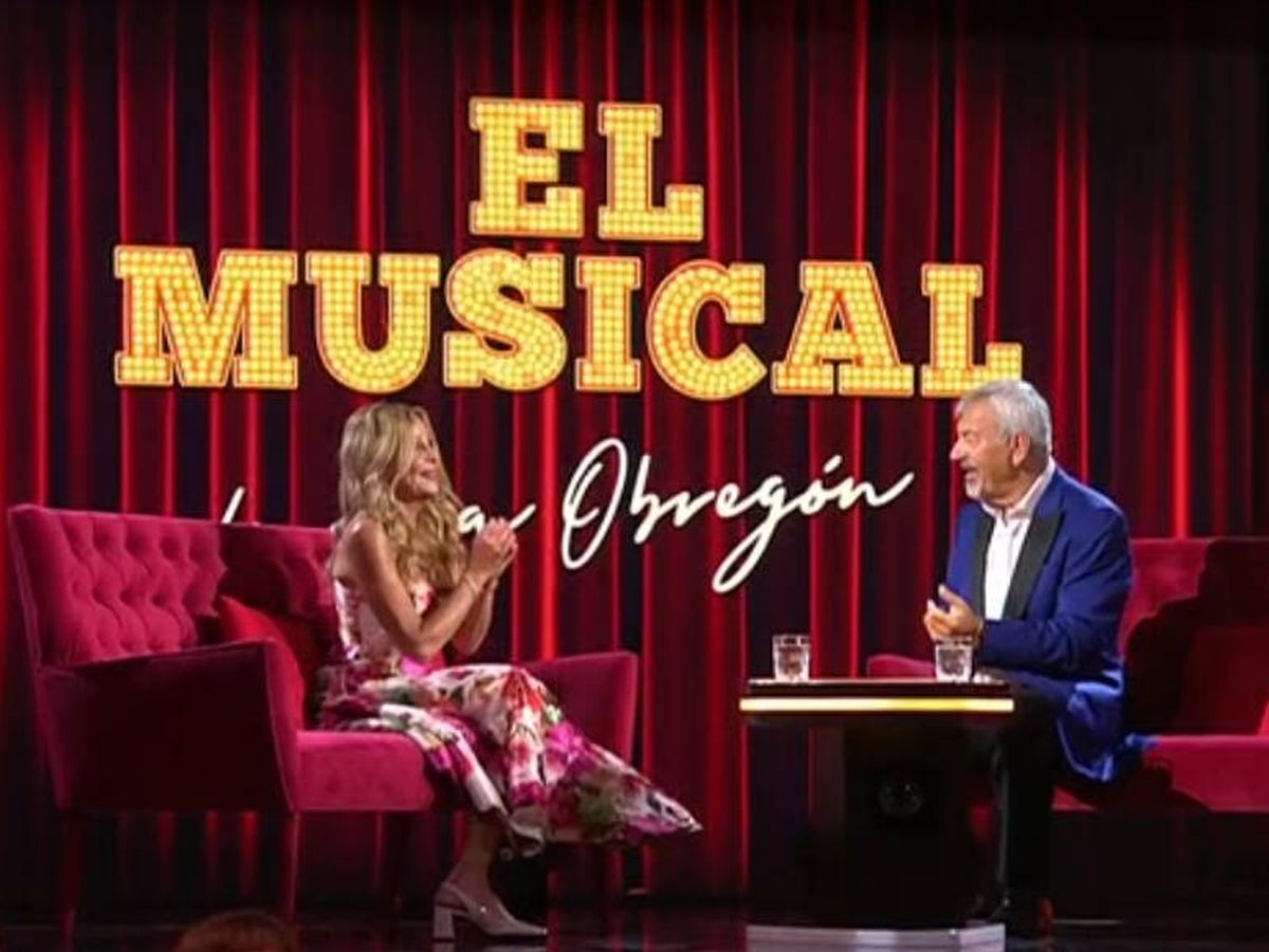 Foto: Ana Obregón y Carlos Sobera, en 'El musical de tu vida'. (Mediaset)