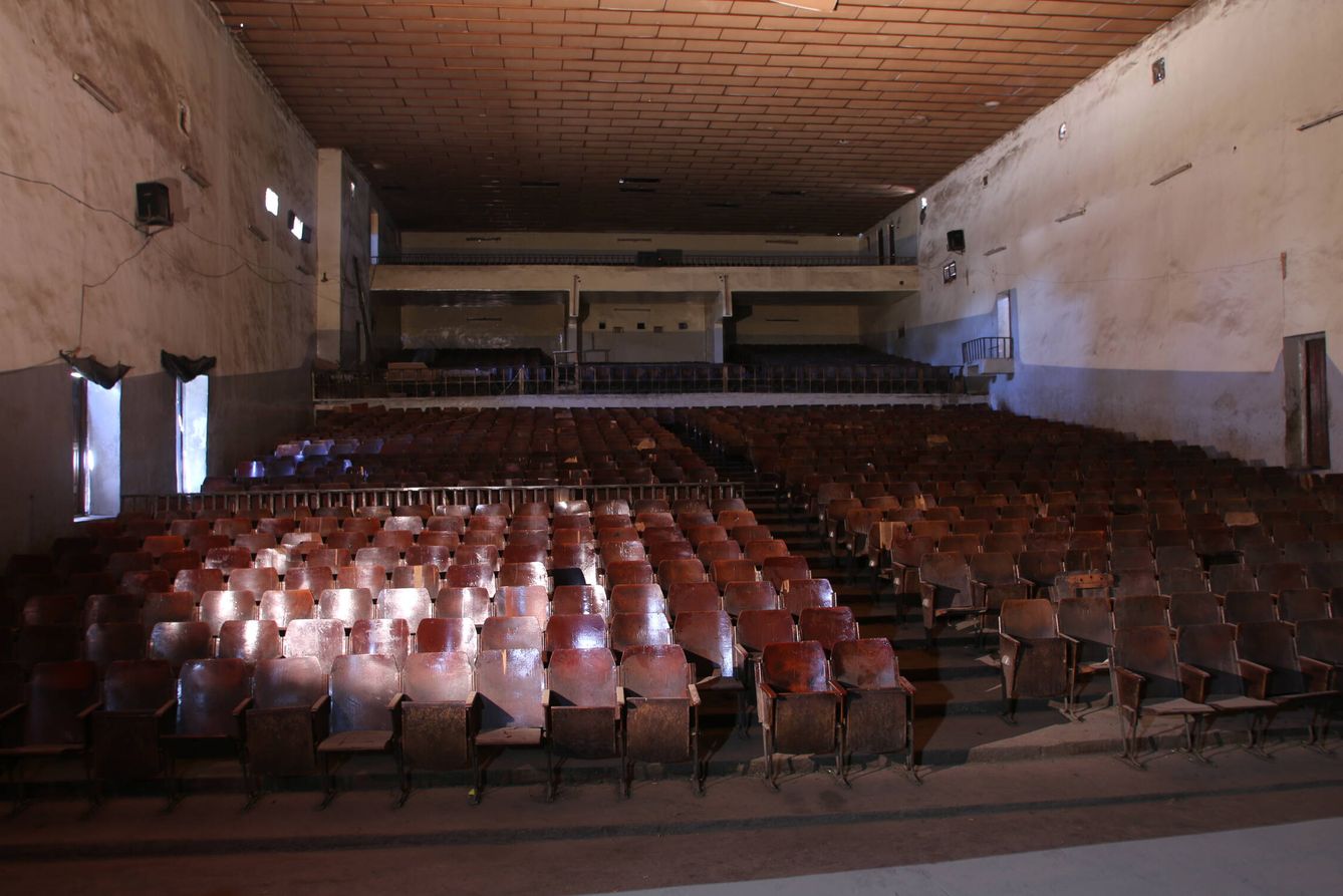 El patio de butacas del  National Cinema, el último cine que hay abierto en Yemen. (Cedida)