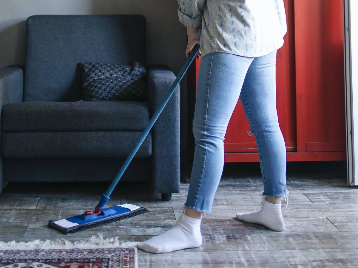 Foto: La limpieza del hogar, entre las actividades que "cuentan". (Pexels/Polina Tankilevitch)
