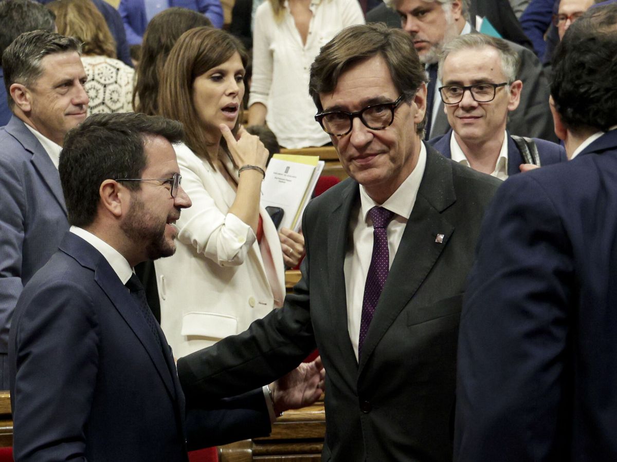 Foto: Salvador Illa en el pleno del Parlament (EFE/Quique García)