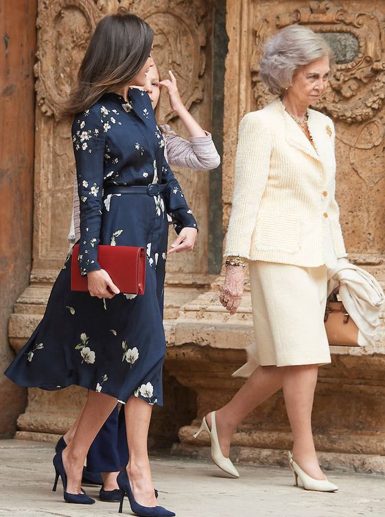 La reina Letizia y la reina Sofía a la salida de la catedral de Palma. (Limited Pictures)