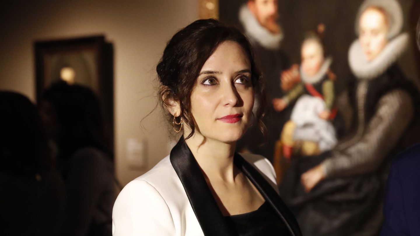 Isabel Díaz Ayuso, visitando la exposición.   (D. Sinova/Comunidad de Madrid) 
