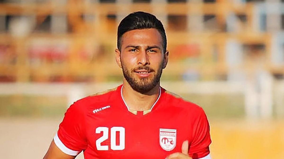 Irán condena a 26 años de cárcel a un futbolista por participar en las protestas