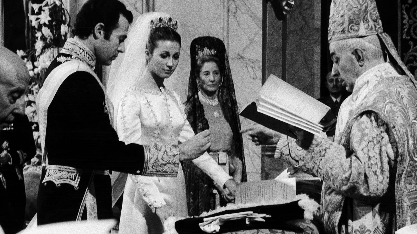 Alfonso de Borbón y Carmen Martínez-Bordiú, en su boda. (Getty)