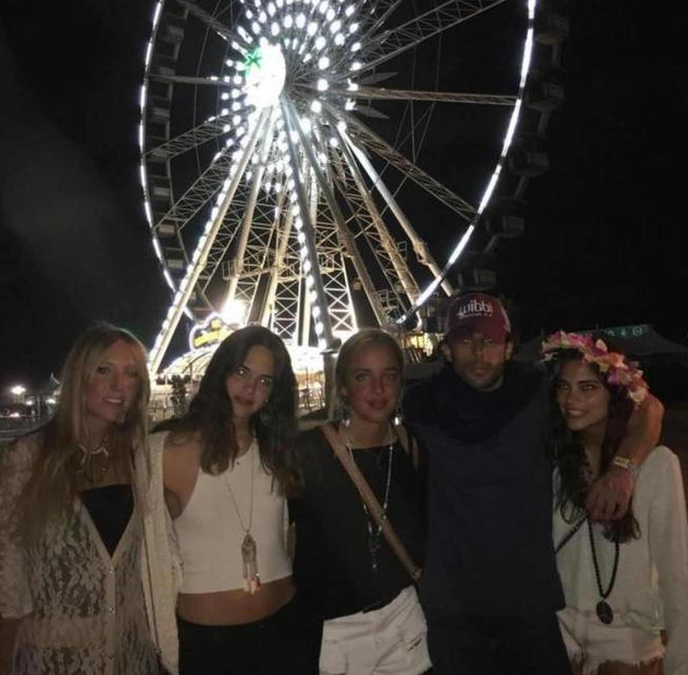 Alonso y sus amigas, en Coachella. (Instagram)