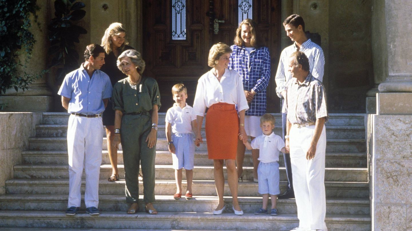 La Reina Sofia, Lady Di y sus familias, en Marivent. (Cordon Press) 