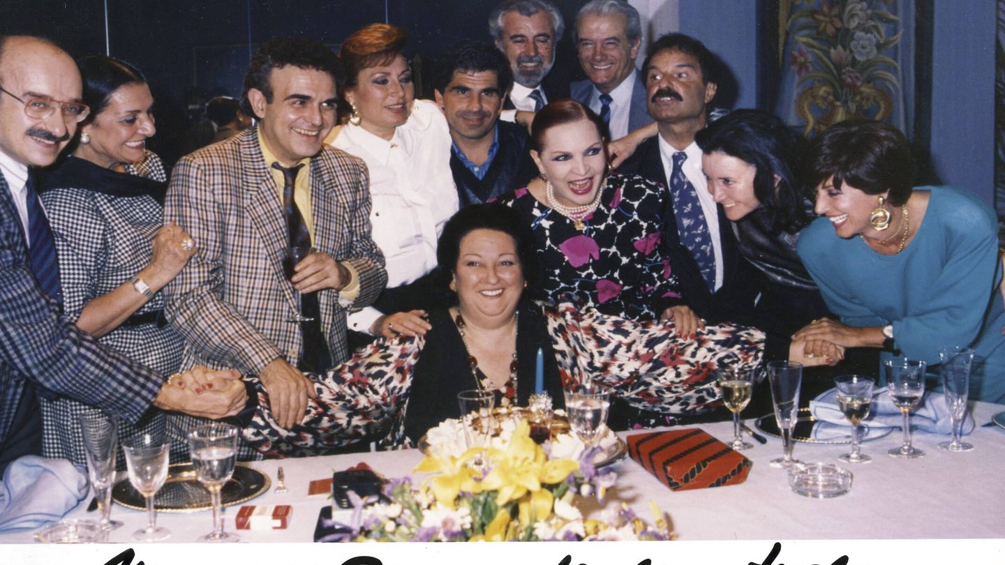 Mariñas, con algunos de sus amigos en el cumpleaños de Montserrat Caballé. (Cortesía)