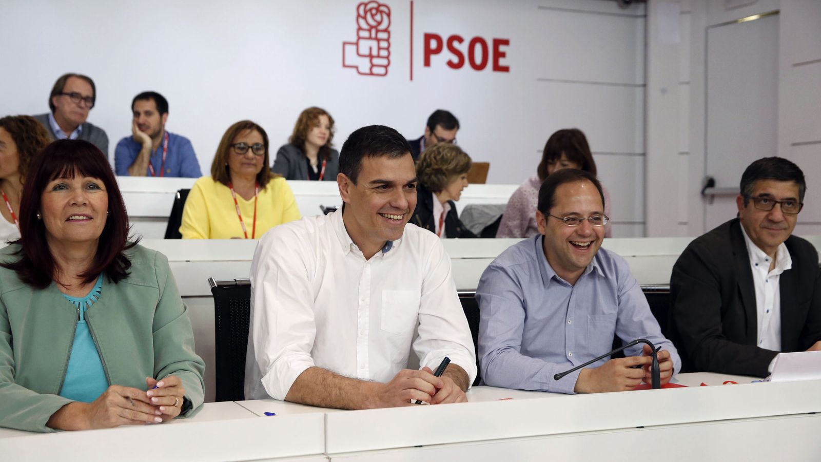 Foto: Micaela Navarro, Pedro Sánchez, César Luena y Patxi López en el último comité federal del PSOE, el pasado 30 de abril, el que aprobó las primarias exprés. (EFE)
