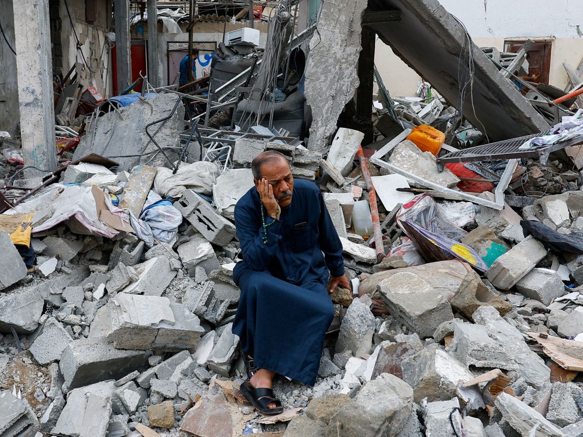 Foto: Israel insta a los palestinos de Gaza a que huyan: así están las fronteras en pleno asedio (Reuters/Ibraheem Abu Mustafa)
